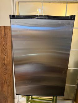 Antarctic Star 3.0 Cu Ft Upright Freezer – Silver