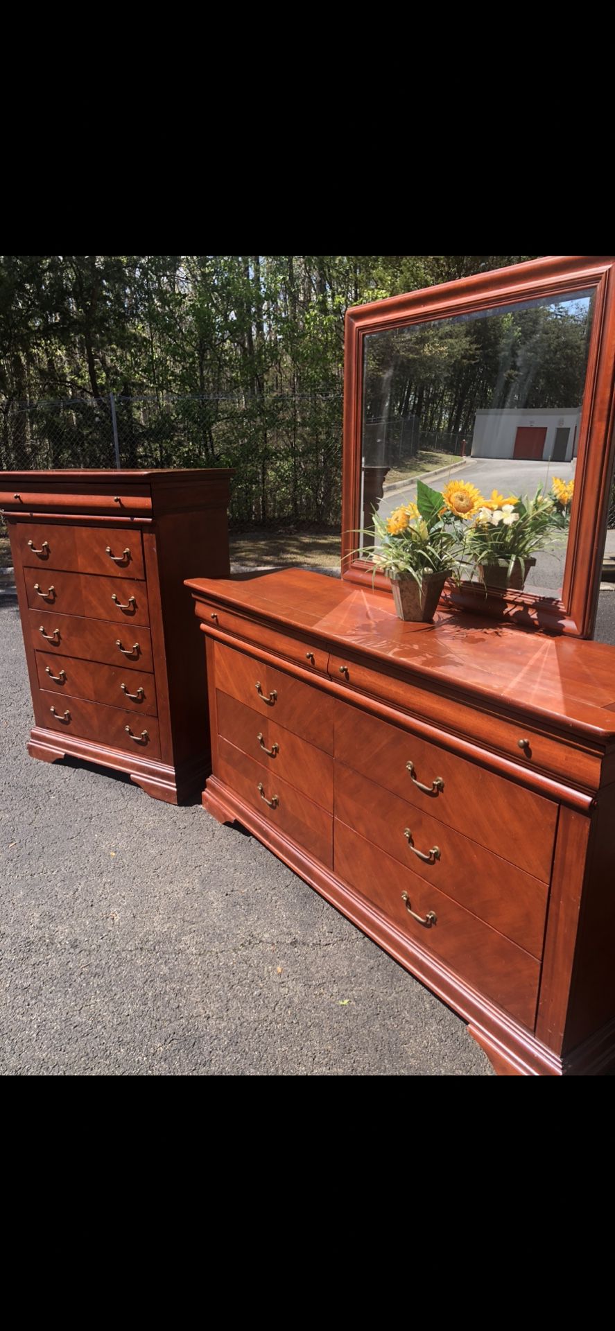 Quality Solid Wood Set Long Dresser, Big Drawers, Big Mirror, Tall Chest . Drawers Sliding Smoothly Great Conditipn
