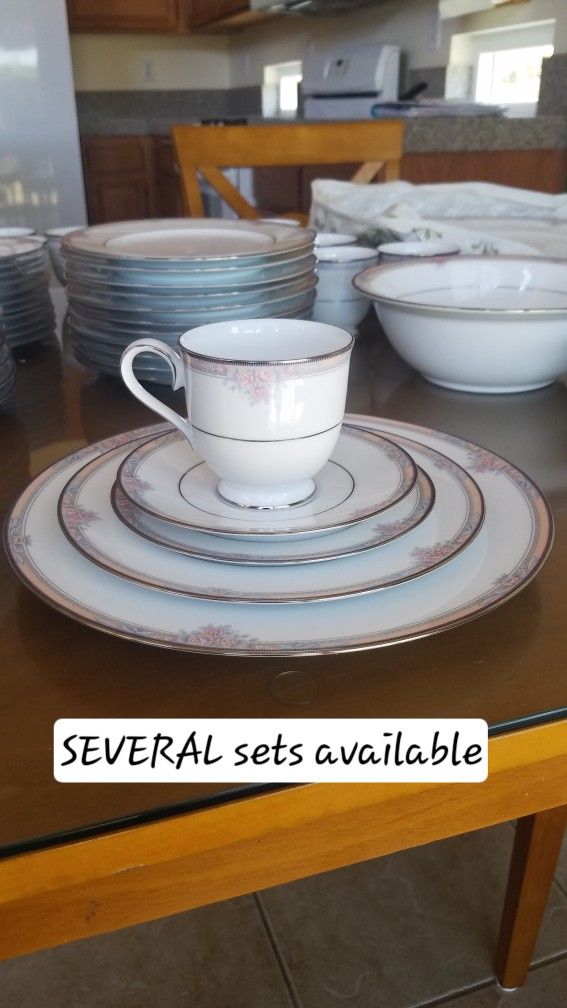 Fine China Holiday Sets For 6 8 Or 12