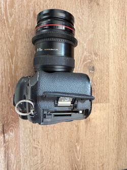 Canon camera EOS 5D mark iii+ EF 24-70 f/2.8 II USM+4 batteries