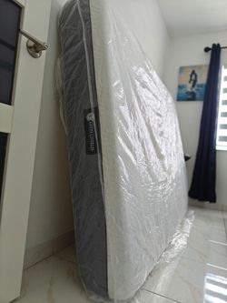 Kevin Charles 10" Firm All Memory Foam Mattress – Full Size – Used Like New