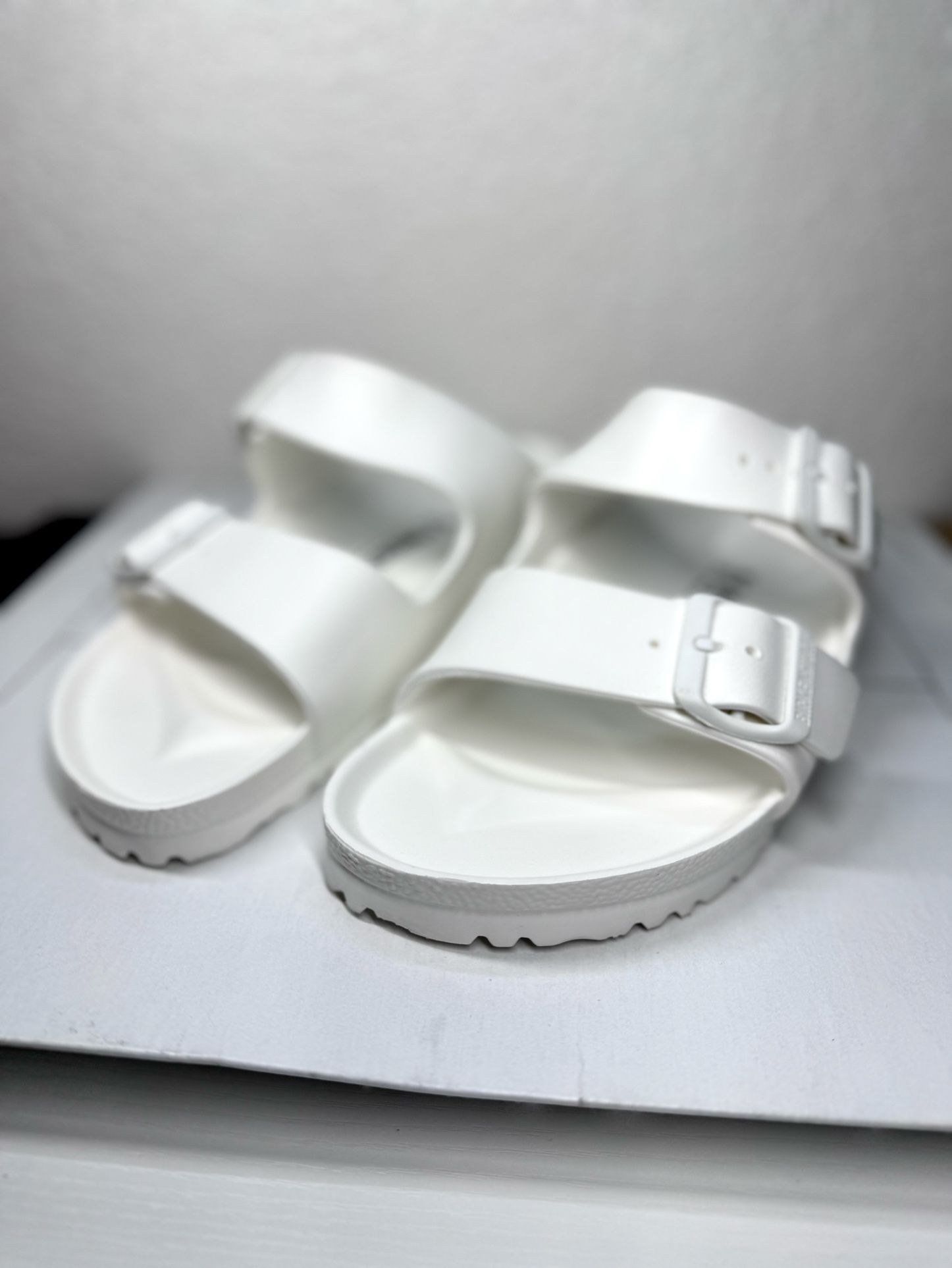 Birkenstock sandals (Size 7M • 9W)