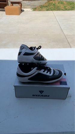 Vizari size 4 soccer shoes
