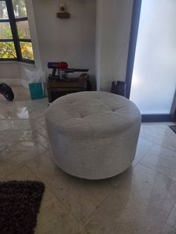 Round ottoman