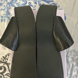 Madden Girl Platform Sandals New, Size 8. 