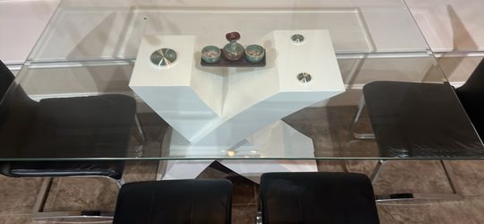 Contemporary Dining Table With Four Chair T