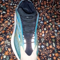 Trades open I bought to big Yeezy v3 700 azareth glow in the dark 8.5 men's