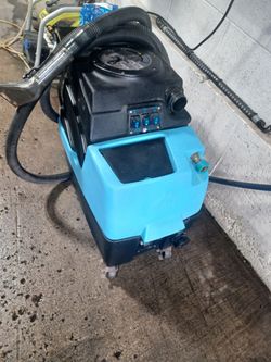 Carpet extractor machine