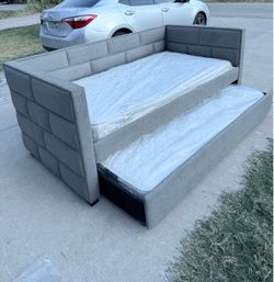 Twin bed  daybed with gray con colchones incluido en buenas condiciones por $150