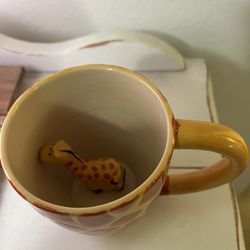 New World Market Giraffe Surprise Mug
