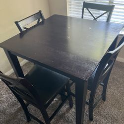 Kitchen Table And 4 Chairs