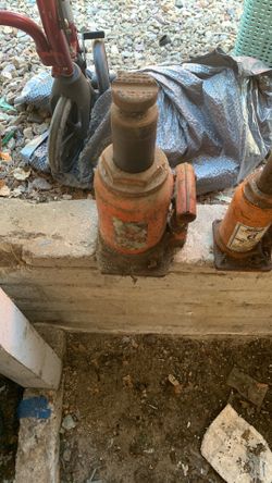 3 Hydraulic Bottle Jacks