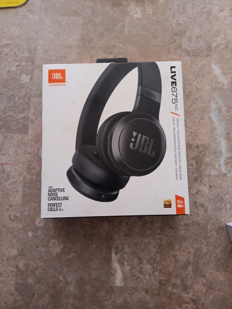 JBL Live 675 Wireless headphones