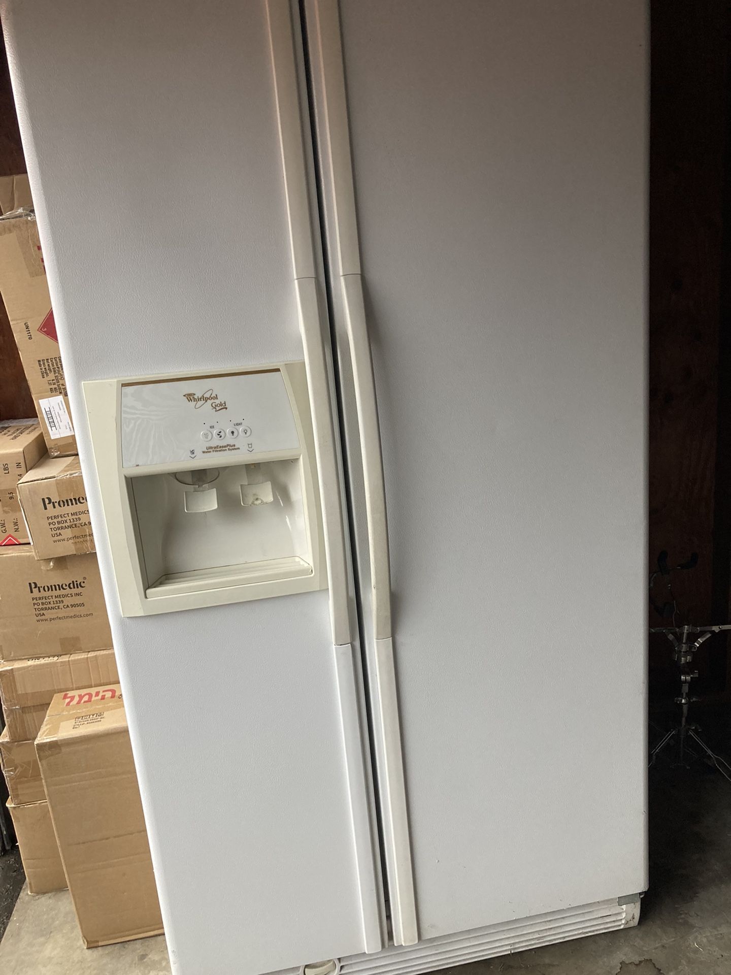 Fridge Brand Whirlpool Ice And Water Machine Everythin Works 3 Months Of Guarantee 