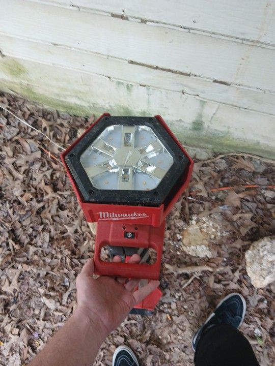 Milwaukee Light M 18