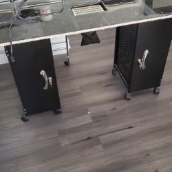 Nail tech desk