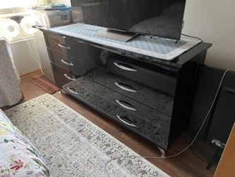 Black Gloss Dresser with Mirror – Great Condition