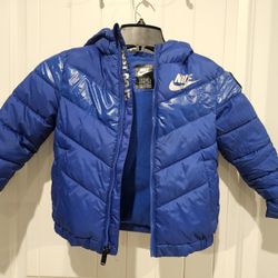 Nike Toddler Boys Color-block Puffer Jacket in Game Royal blue. 