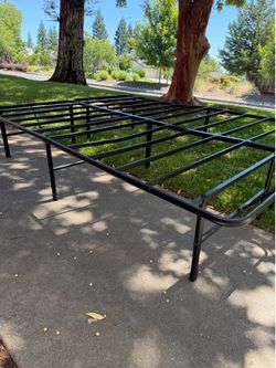 Queen Metal platform bed frame