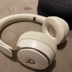 Apple Beats Solo Pro