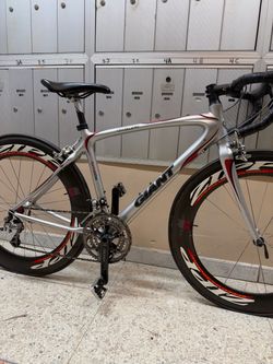 GIANT OCR C3 (CARBON BIKE WITH ZIPP 808 CARBON WHEELS)…