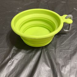 Collapsible Silicone Dog Bowl With Carabiner