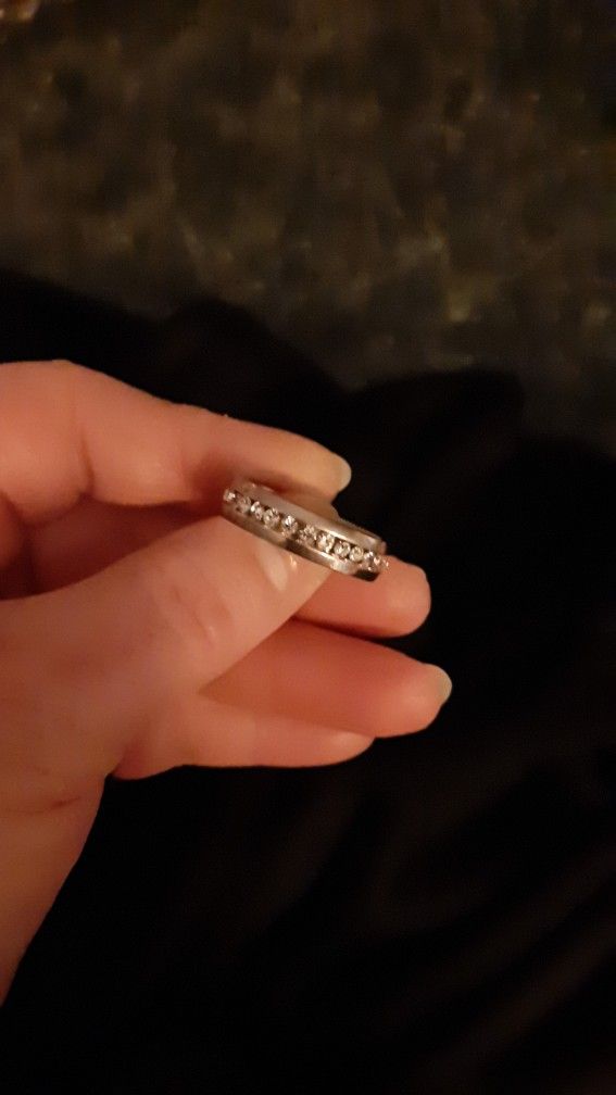 Stainless Steel Band with Crystals-Size 11 3/4❣😀💎