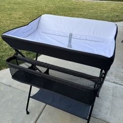 A Great, Clean Baby Diaper Changing Table