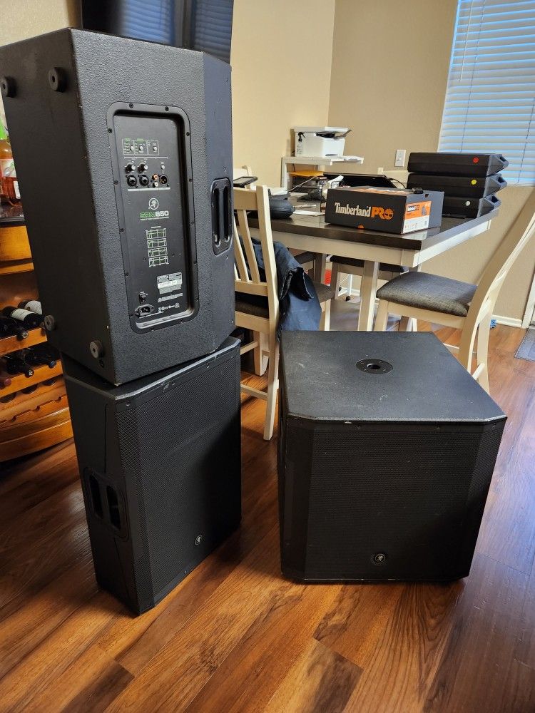 Mackie POWERED SPEAKERS for Sale! (Used) Selling Together For 1.100