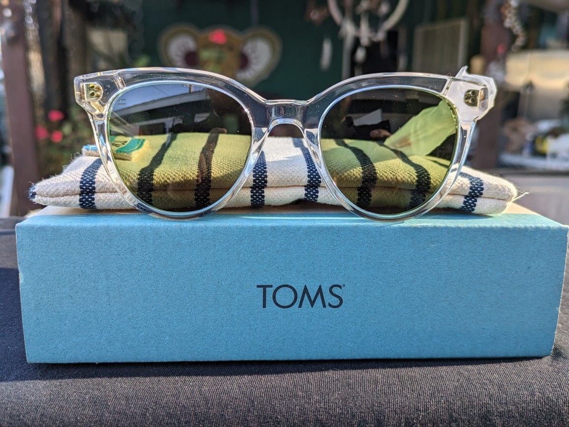 TOMS (Sunglasses)