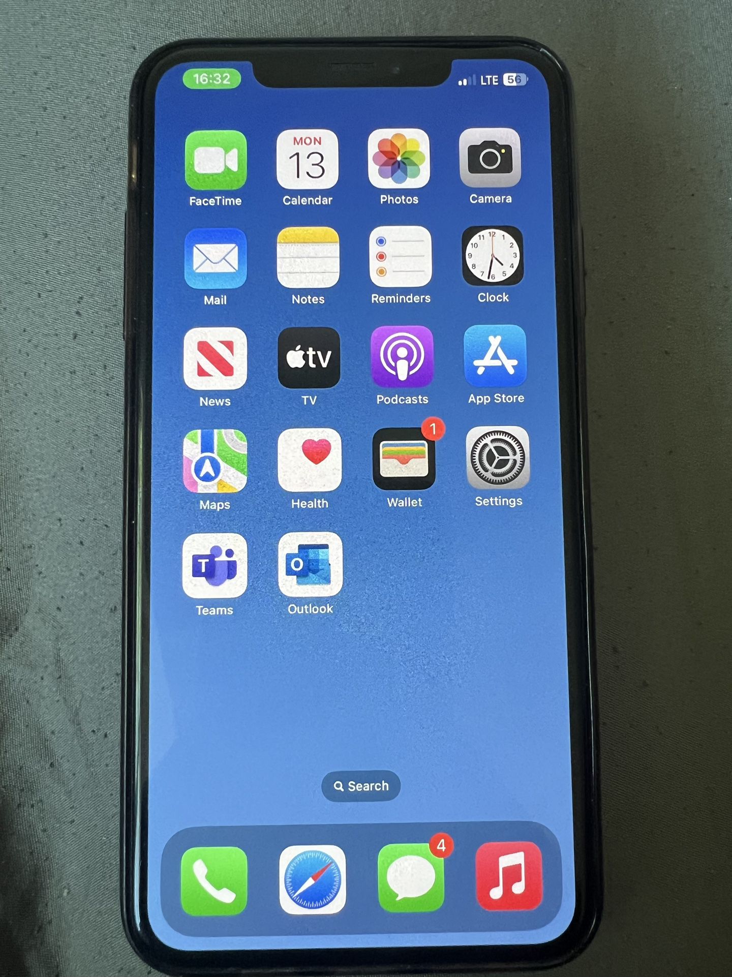 iPhone XS Max 64gb Unlocked Works With All Carriers