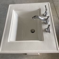 Koehler pedestal Lav 