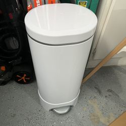 Munchkin Step Diaper Pail