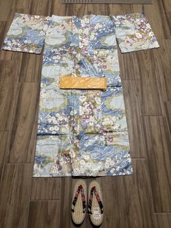Women’s komono with waist belt
