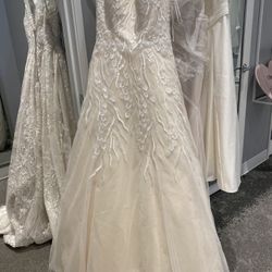 Sample Size 12 Wedding Dress 