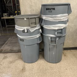 Rubbermaid Brute Commercial Trash Can