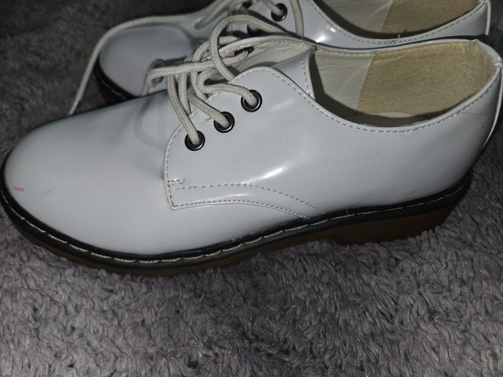 Womens 7.5 White Oxford Shoes