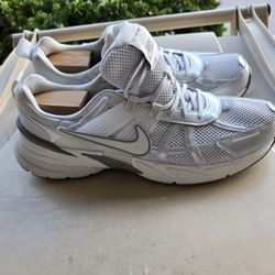 Nike V2K running Shoe