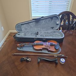 1/2 Violin With 1/2 Shoulder Rest, Bow, Rosin, Backstrap, And A Finger Pattern Sticker.