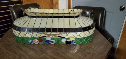Tiffany Billard Light With Beautiful Stained Glass