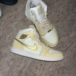 Jordan 1 - 9.5 Woman