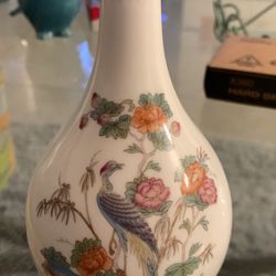 Wedgwood Kutani Crane White Bone China Bud Vase England