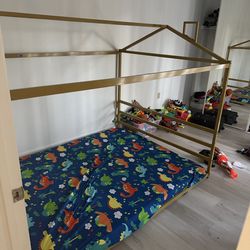 Kids house bed