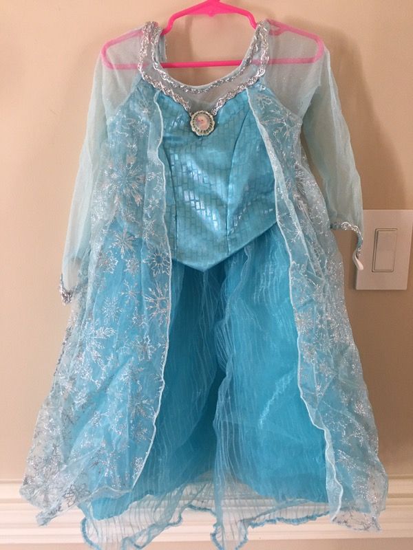 NEW XS Frozen Elsa Dress / Costume / Halloween from Walt Disney World Size XS (3-4)