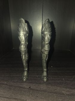 Mcfarlane BAF Jokerbot legs small defect