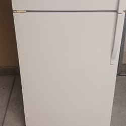 White Kenmore Refrigerator