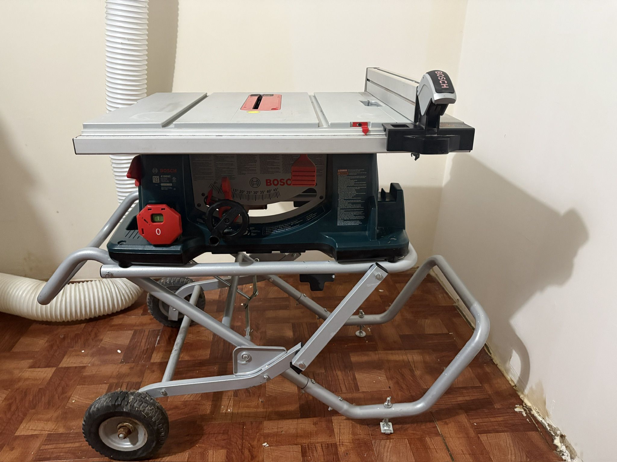 Table Saw With Gravity Rise Stand