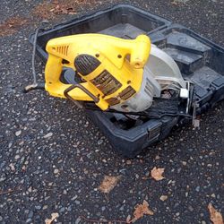 DeWalt 7 1/4 Inch Worm Drive Framing Saw. Model DW378G