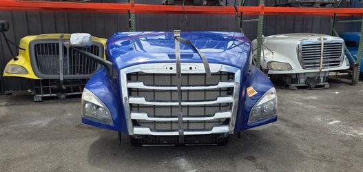 Cascadia 126 Hood