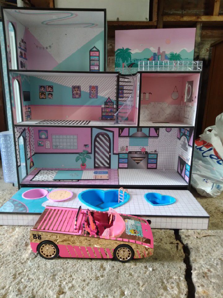 LOL Doll House & Car